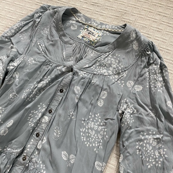 Anthropologie grey floral ruffle top. - Picture 5 of 11